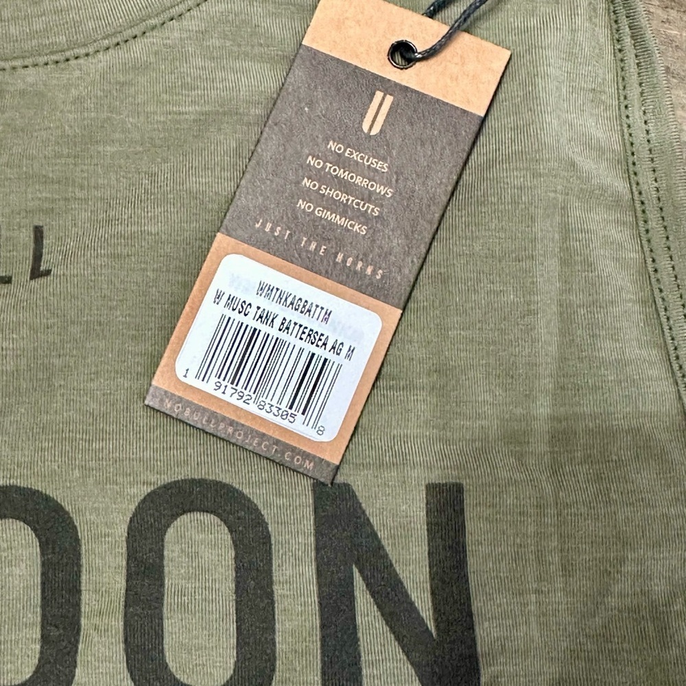 NWT **LIMITED EDITION** Women's NOBULL London Cropped Tank - Medium - Army Green - Picture 4 of 5
